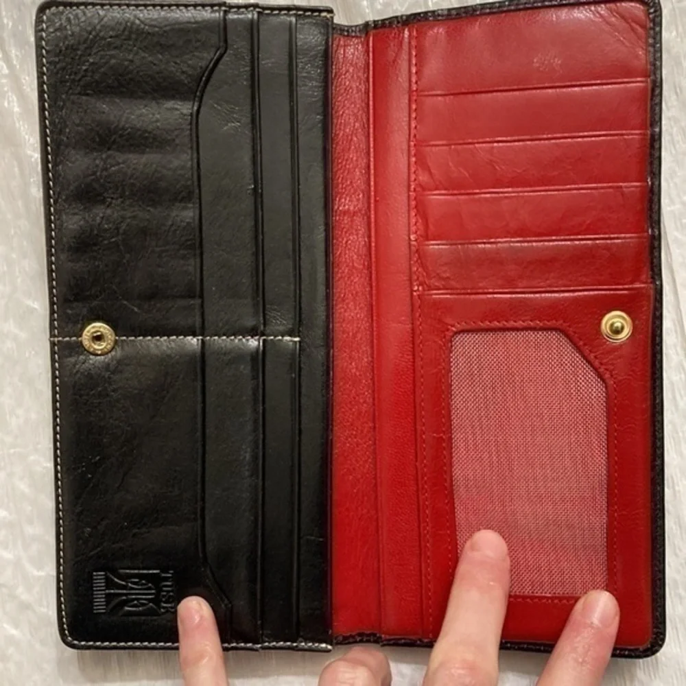 Tusk black leather wallet